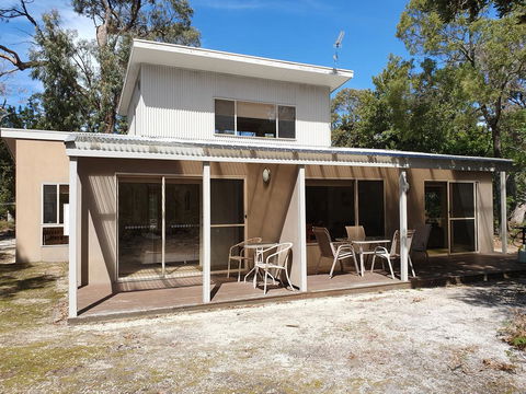 Waterfront Retreat At Wattle Point - Tweed Heads Accommodation 1
