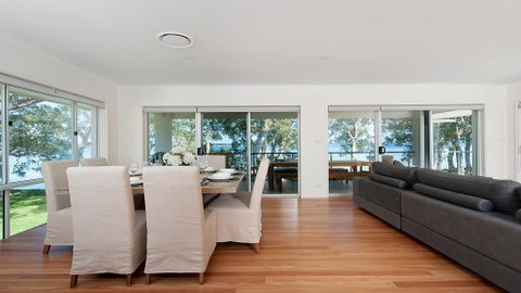 Waterfront Serenity - Luxury Home With Grand Views - Tweed Heads Accommodation 3