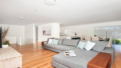 Waterfront Serenity - Luxury Home With Grand Views - Tweed Heads Accommodation 1