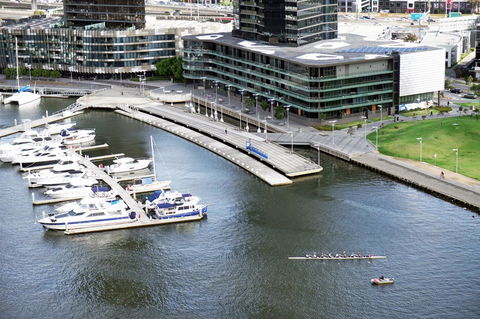 Auzzie Apartments Docklands, Melbourne - Tweed Heads Accommodation 11