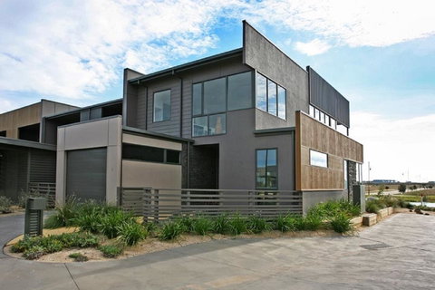 1 Pebble Place - Tweed Heads Accommodation 1