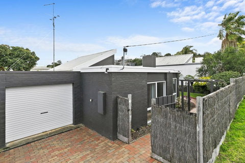 Mysa Anglesea Sleeps 7 WiFi SmartTV Cafes Shops - Tweed Heads Accommodation 14