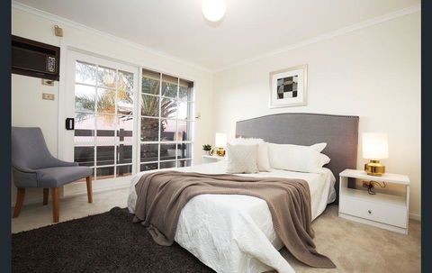The Gallery Hours - Tweed Heads Accommodation 0