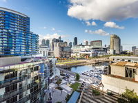Dockland Kings Lucky 805