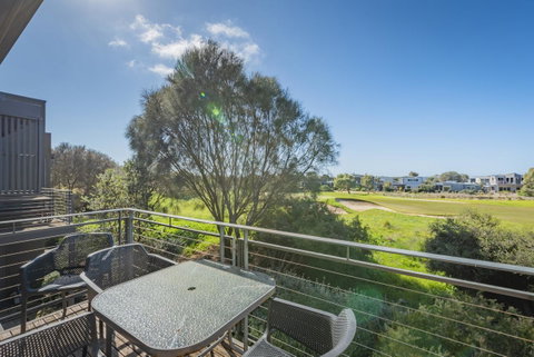 Stylish 3 Bedroom Townhouse - Free Parking - Tweed Heads Accommodation 13