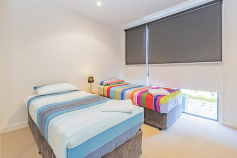 Stylish 3 Bedroom Townhouse - Free Parking - Tweed Heads Accommodation 8