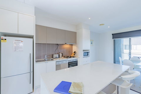 Stylish 3 Bedroom Townhouse - Free Parking - Tweed Heads Accommodation 11