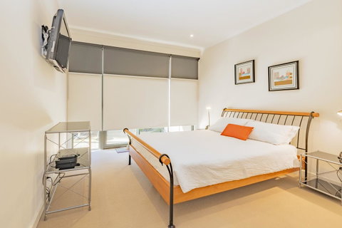 Stylish 3 Bedroom Townhouse - Free Parking - Tweed Heads Accommodation 19