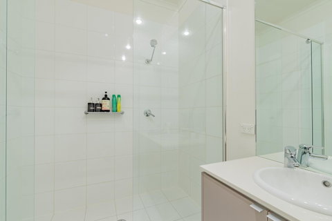 Stylish 3 Bedroom Townhouse - Free Parking - Tweed Heads Accommodation 17