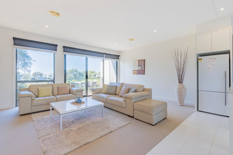 Stylish 3 Bedroom Townhouse - Free Parking - Tweed Heads Accommodation 16