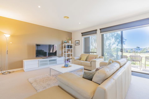 Stylish 3 Bedroom Townhouse - Free Parking - Tweed Heads Accommodation 9
