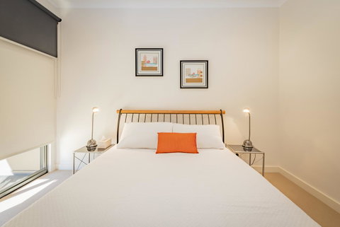 Stylish 3 Bedroom Townhouse - Free Parking - Tweed Heads Accommodation 6