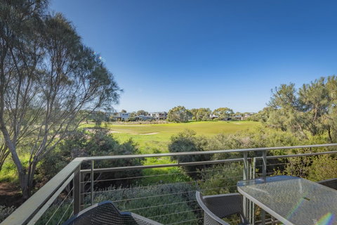 Stylish 3 Bedroom Townhouse - Free Parking - Tweed Heads Accommodation 12