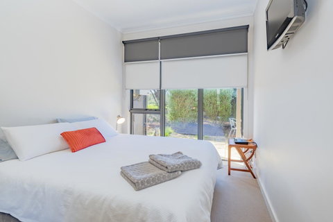 Stylish 3 Bedroom Townhouse - Free Parking - Tweed Heads Accommodation 7