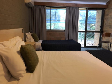Bribie Island Hotel - Tweed Heads Accommodation 19