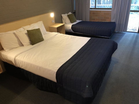 Bribie Island Hotel - Tweed Heads Accommodation 1