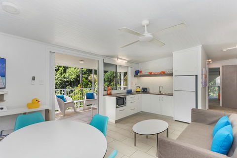 By The Sea Port Douglas - Tweed Heads Accommodation 8