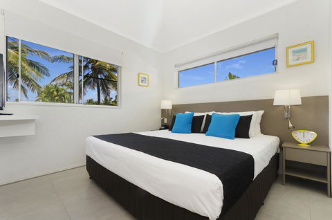 By The Sea Port Douglas - Tweed Heads Accommodation 17