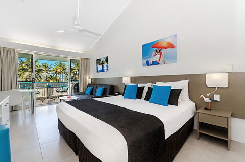 By The Sea Port Douglas - Tweed Heads Accommodation 4