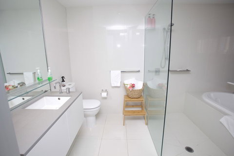 Circle Luxury Holidays - Tweed Heads Accommodation 6