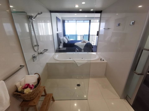 Circle Luxury Holidays - Tweed Heads Accommodation 11
