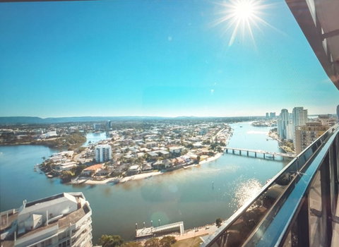 Circle Luxury Holidays - Tweed Heads Accommodation 10