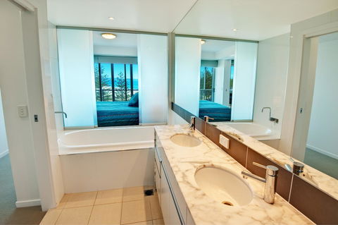 Reflections Tower Two - Tweed Heads Accommodation 14