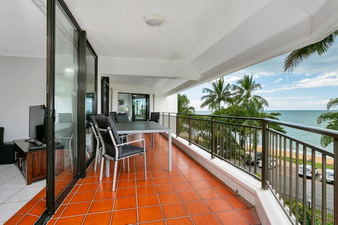 Roydon Beachfront Apartments - Tweed Heads Accommodation 0