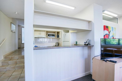 Tiki Hotel Apartments Surfers Paradise - Tweed Heads Accommodation 9
