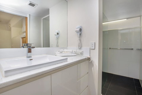Tiki Hotel Apartments Surfers Paradise - Tweed Heads Accommodation 5