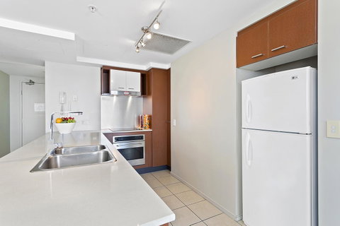 Beach Stay - Ocean & Riverview Resort Chevron Renaissance Central Surfers Paradise - Tweed Heads Accommodation 5