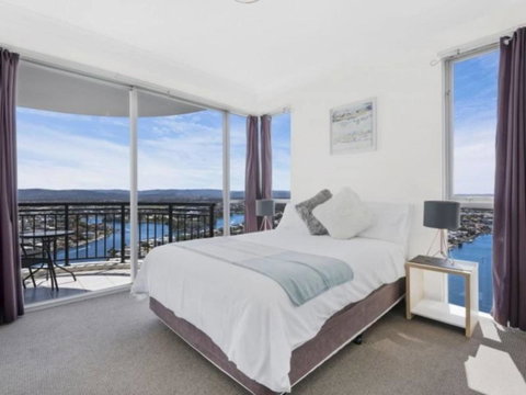 Beach Stay - Ocean & Riverview Resort Chevron Renaissance Central Surfers Paradise - Tweed Heads Accommodation 1
