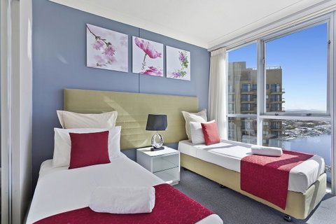 Beach Stay - Ocean & Riverview Resort Chevron Renaissance Central Surfers Paradise - Tweed Heads Accommodation 9