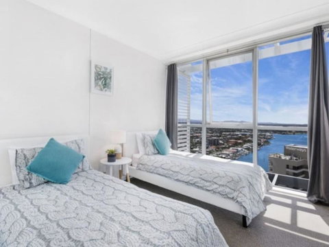 Beach Stay - Ocean & Riverview Resort Chevron Renaissance Central Surfers Paradise - Tweed Heads Accommodation 2