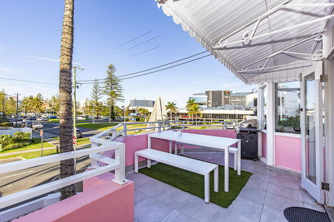 The Pink Hotel Coolangatta - Tweed Heads Accommodation 6