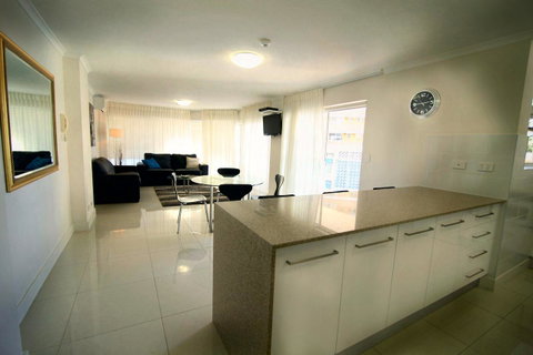 Grosvenor Beachfront Apartments Surfers Paradise - Tweed Heads Accommodation 3