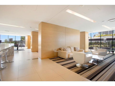 Luxury 3 Bedroom In Heart Of Broadbeach - Tweed Heads Accommodation 8
