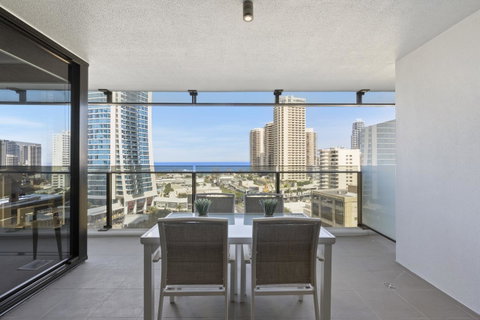 Circle On Cavill - Gclr - Tweed Heads Accommodation 2