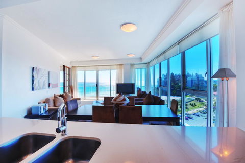 Reflection On The Sea - Tweed Heads Accommodation 6
