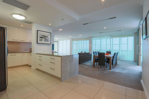 Reflection On The Sea - Tweed Heads Accommodation 13