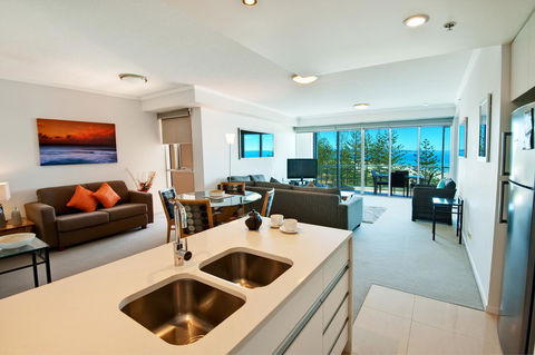 Reflection On The Sea - Tweed Heads Accommodation 17