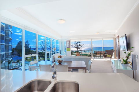 Reflection On The Sea - Tweed Heads Accommodation 2