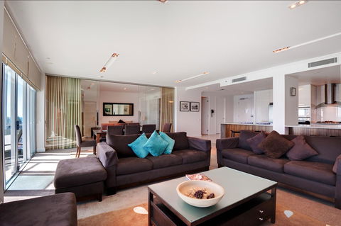 Reflection On The Sea - Tweed Heads Accommodation 15