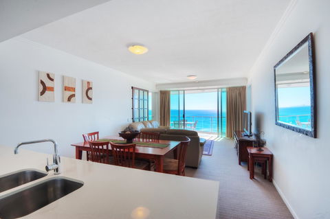 Reflection On The Sea - Tweed Heads Accommodation 8