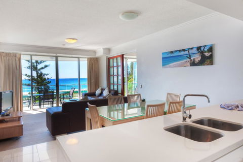 Reflection On The Sea - Tweed Heads Accommodation 43