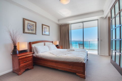 Reflection On The Sea - Tweed Heads Accommodation 9