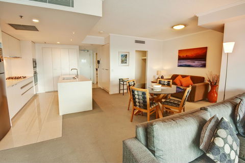 Reflection On The Sea - Tweed Heads Accommodation 16