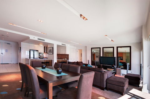 Reflection On The Sea - Tweed Heads Accommodation 14