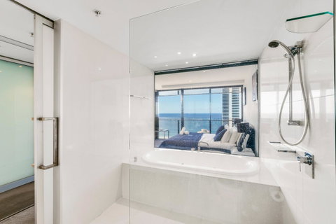 Circle On Cavill, Apartments And Sub Penthouses - We Accommodate - Tweed Heads Accommodation 28