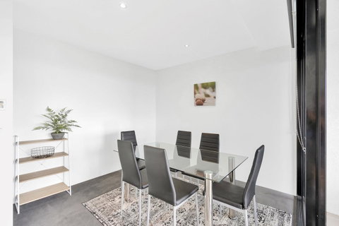 Circle On Cavill, Apartments And Sub Penthouses - We Accommodate - Tweed Heads Accommodation 11